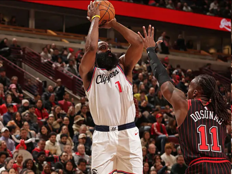 J9九游会官方网站-快船近16战13胜埋隐患!小卡缺战时4胜9负 第3次让对手进24+三分