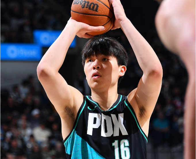 九游会-杨瀚森第20场DNP!开拓者大胜热火4连胜 阿夫迪亚伤退热巴32+10